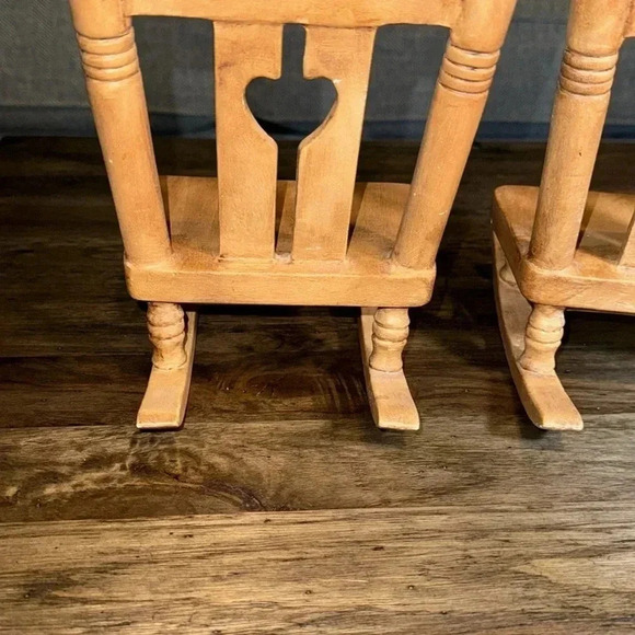 VINTAGE CERAMIC MINI ROCKING CHAIR ROCKER DOLLHOUSE SET OF 2 - Picture 12 of 15